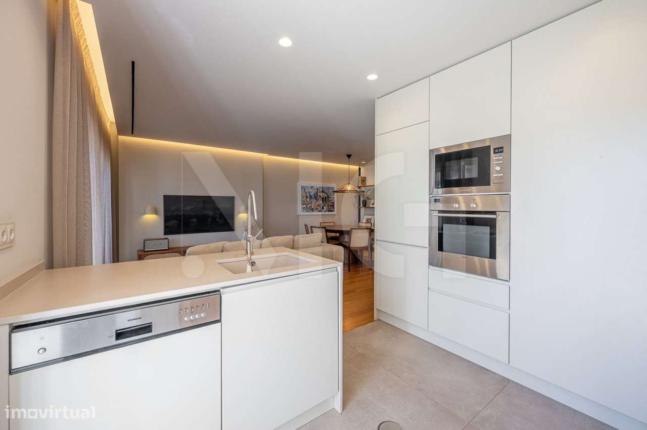 Penthouse T2 Matosinhos em Condomínio fechado com Garagem e Arrumos-13