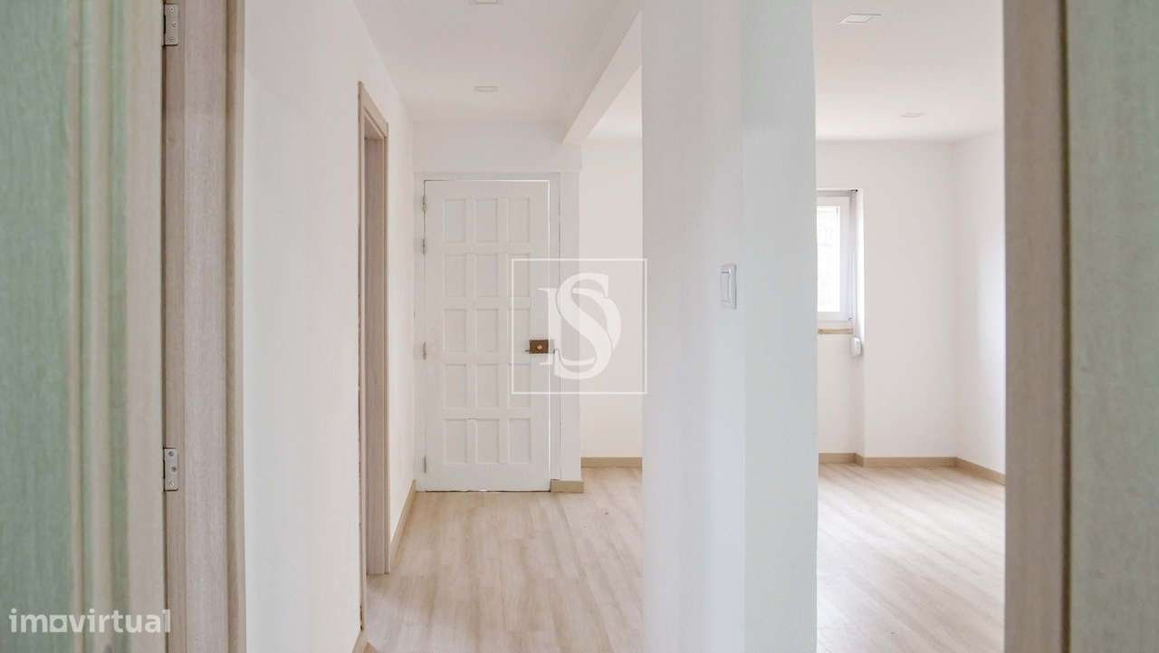 MORADIA T3+1 TOTALMENTE RENOVADA COM ESPAÇO COMERCIAL - Grande imagem: 4/51