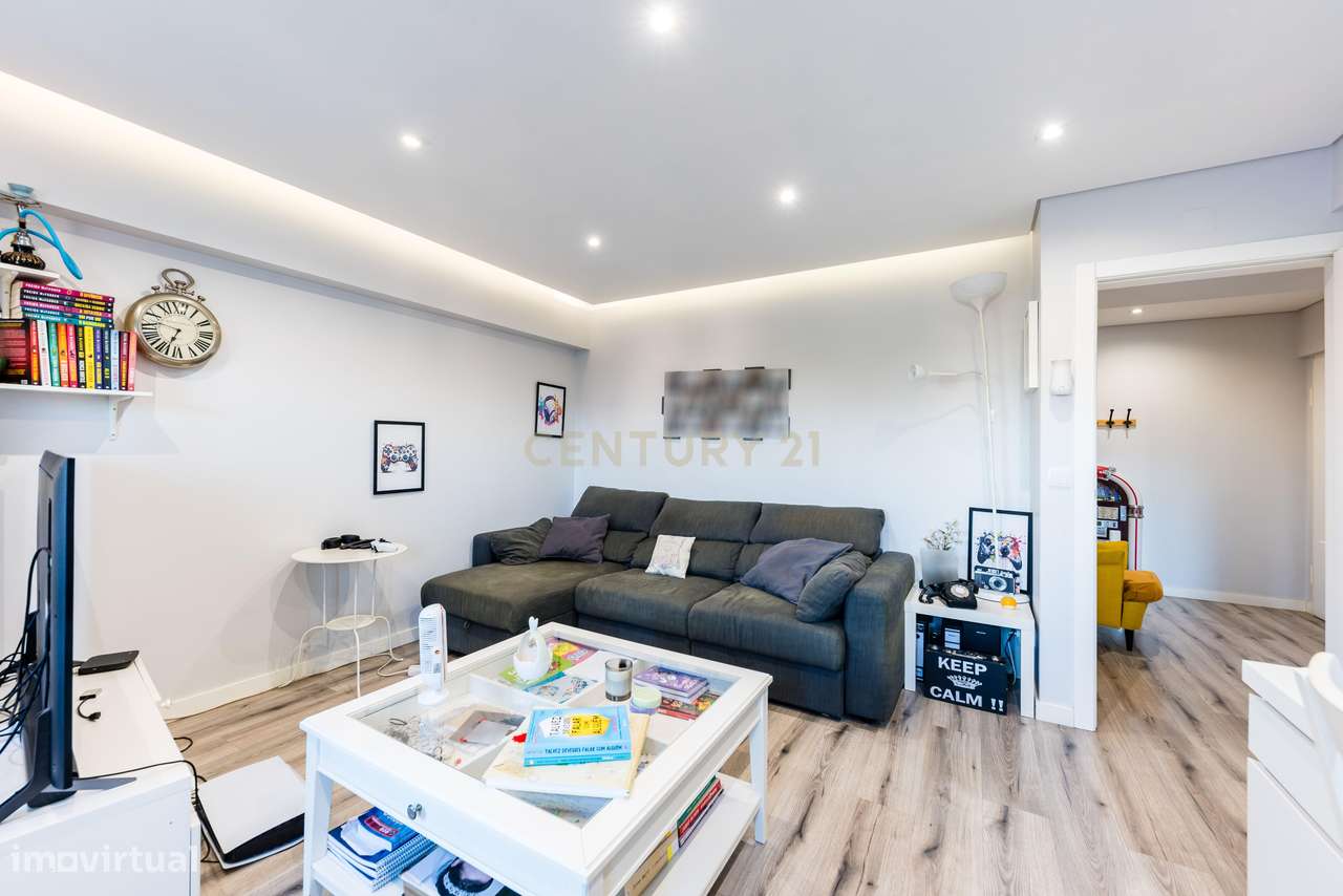 Apartamento T2 com Varanda em Encosta do Sol, Amadora-8