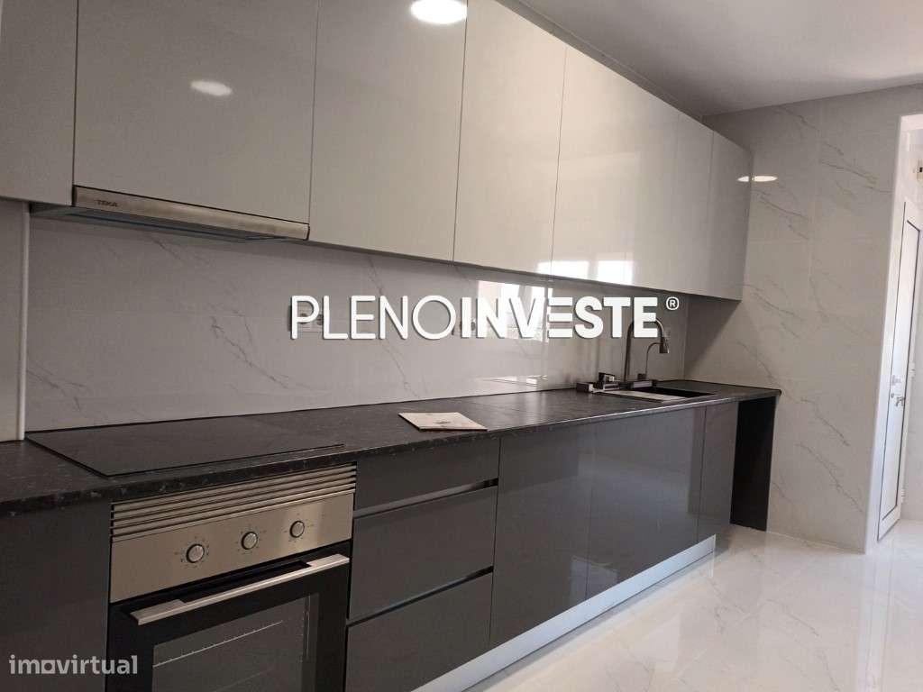 T4 Totalmente remodelado com vista rio no Seixal-7