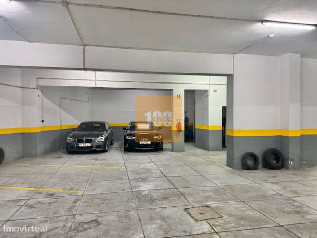 Parque automóvel com 53 lugares às Antas - Grande imagem: 3/23