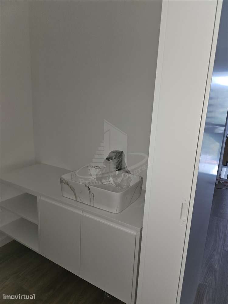 Moradia de gaveto em Santa Lucrécia-24