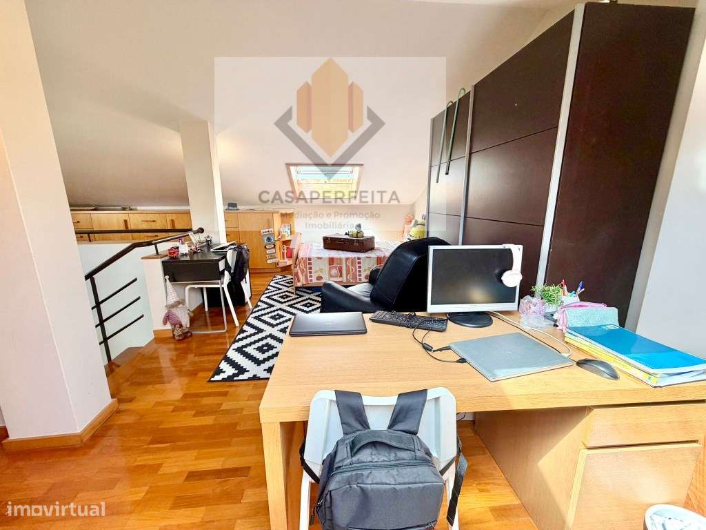 Luminosa Moradia T3+1 de 4 Frentes com Jardim, Escritório e Anexo -...-28