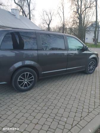 Dodge Grand Caravan - 6