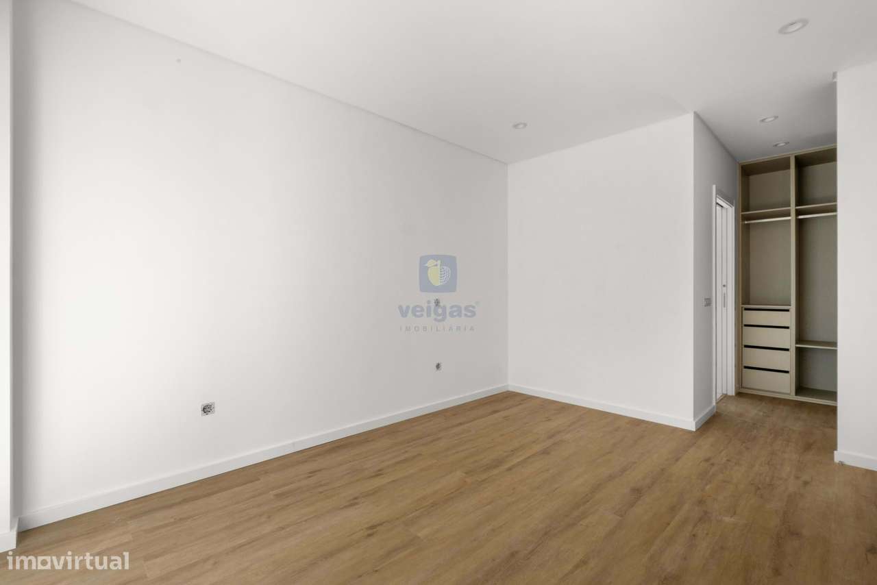 Moradia T5 Contemporânea com Piscina Aquecida – Santa Iria da Azóia-38