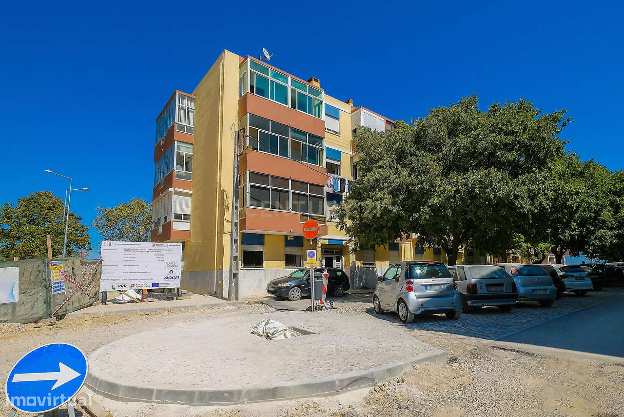 Apartamento T3  remodelado no Pragal-25