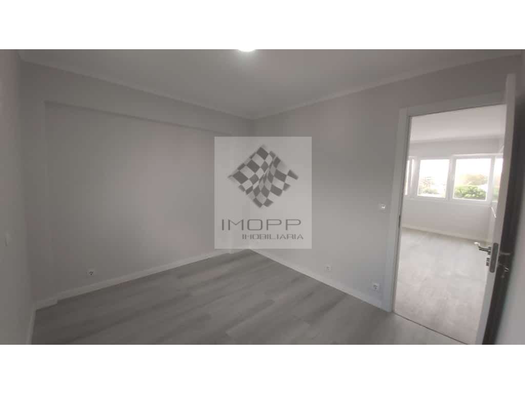 Apartamento T2 renovado às portas de Lisboa - Oportunidade única na...-10