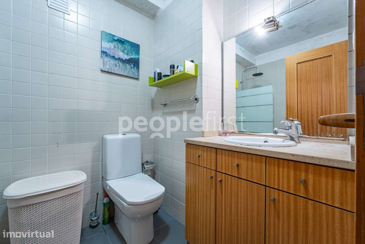 T2 com Terraço Privativo, Garagem e Arrumos-10