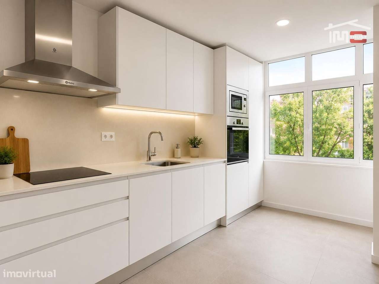 T3 Totalmente Remodelado com Suite e Varanda no Alto do Seixalinho-1