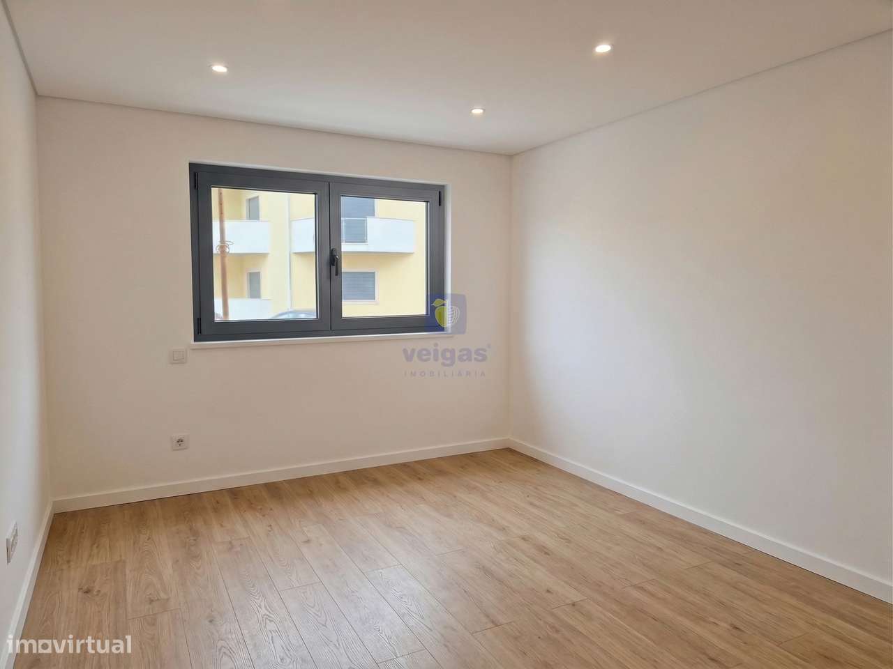 Apartamento T3 em construção, com garagem para 2 carros e elevador, si-26