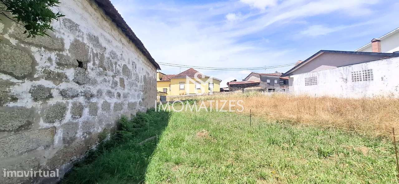 Moradia T3 para reabilitação total com grande potencial de valorização-6