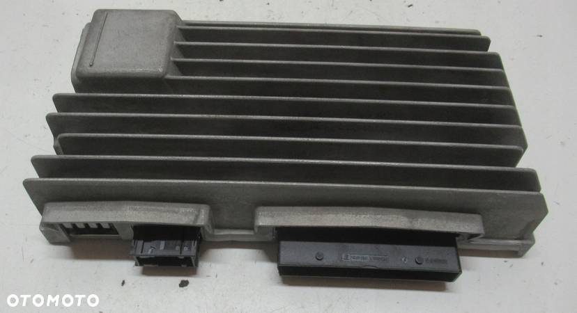 AUDI A4 B8 FL 14R WZMACNIACZ BANG OLUFSEN 8T1035223A - 1