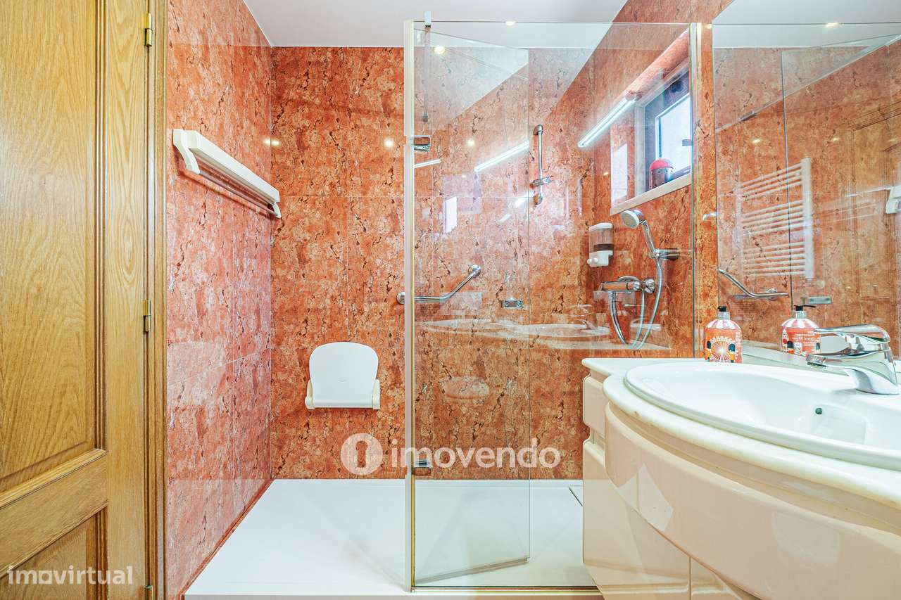 Apartamento T2 com garagem em condomínio com jardim, Paço de Arcos-22