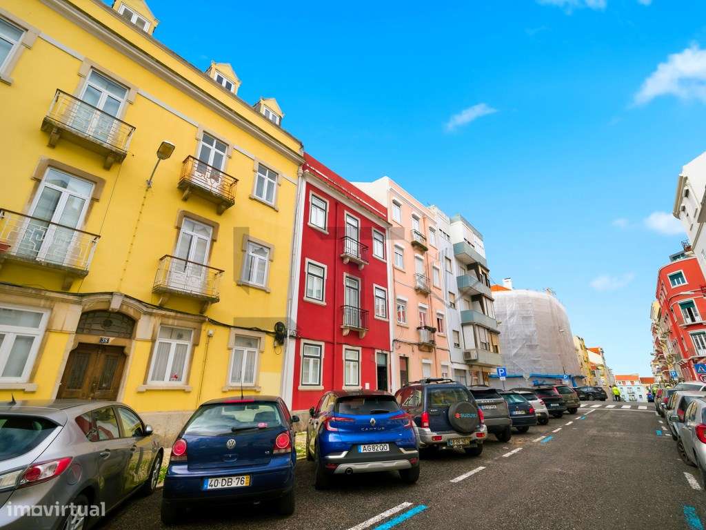 Prédio/Moradia T4 com Pátio para Venda em Campo de Ourique, Lisboa - Grande imagem: 4/60