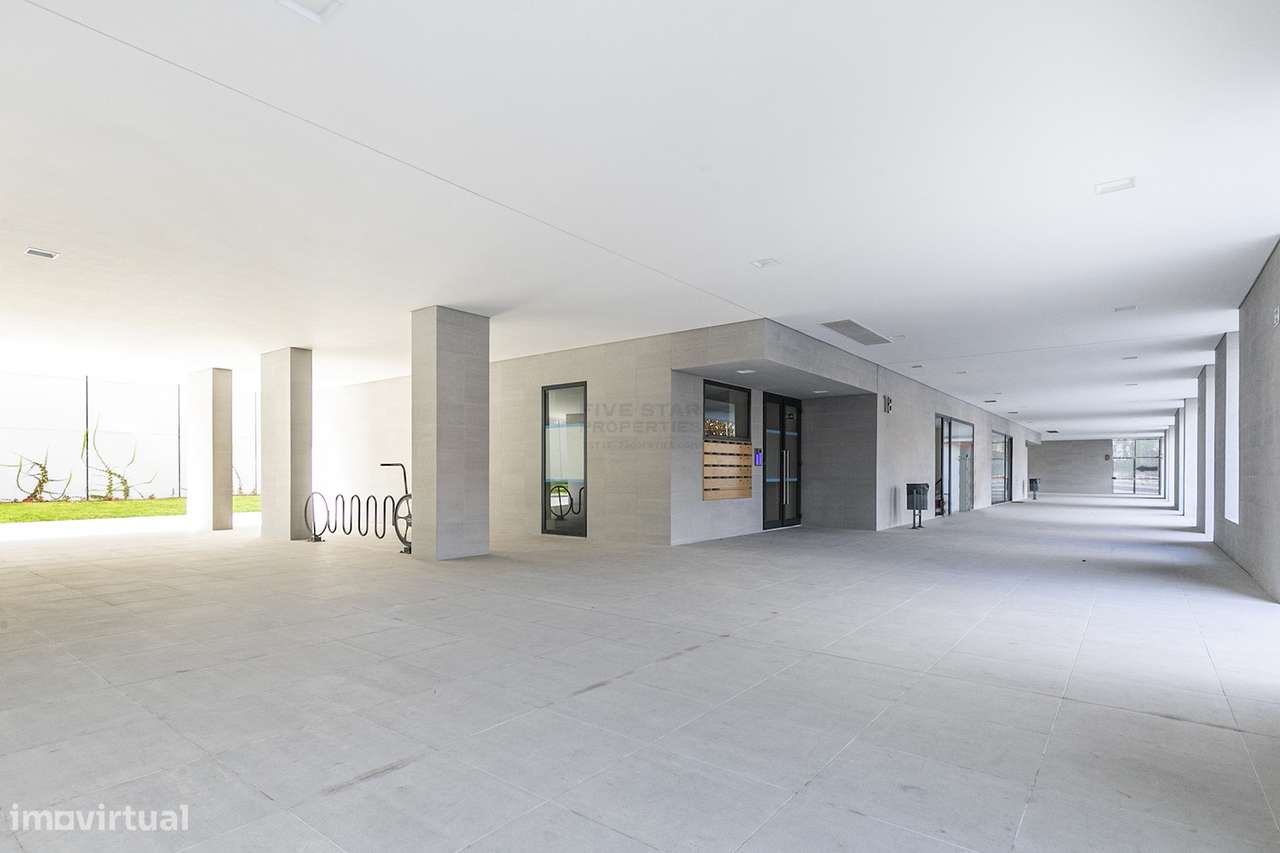 Arrendamento - T1 - Miraflores - Celere - Garagem e Arrecadação - Grande imagem: 2/32