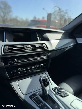 BMW Seria 5 530d xDrive Touring - 13