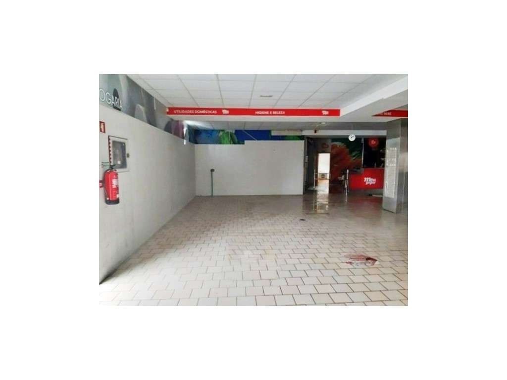 Loja com 394m2 em Codessos, Paços de Ferreira - Grande imagem: 2/3