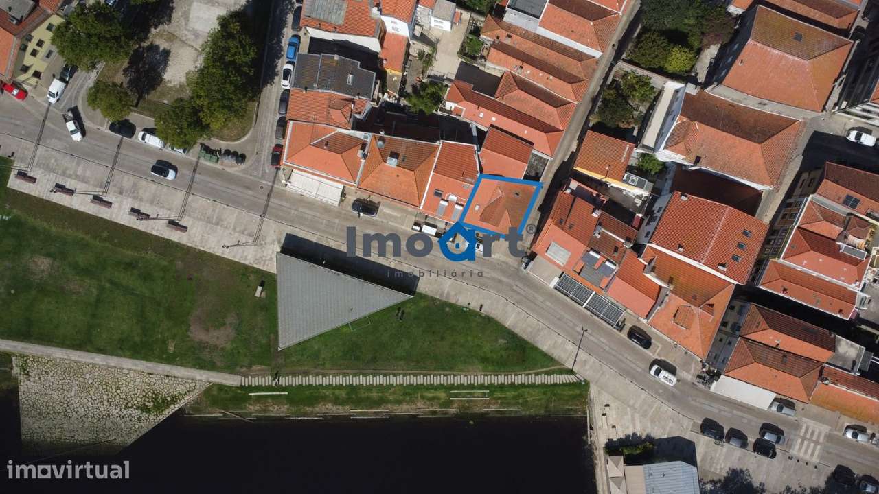 Prédio misto em frente ao Rio e Marina de Vila de Conde, com projeto-13