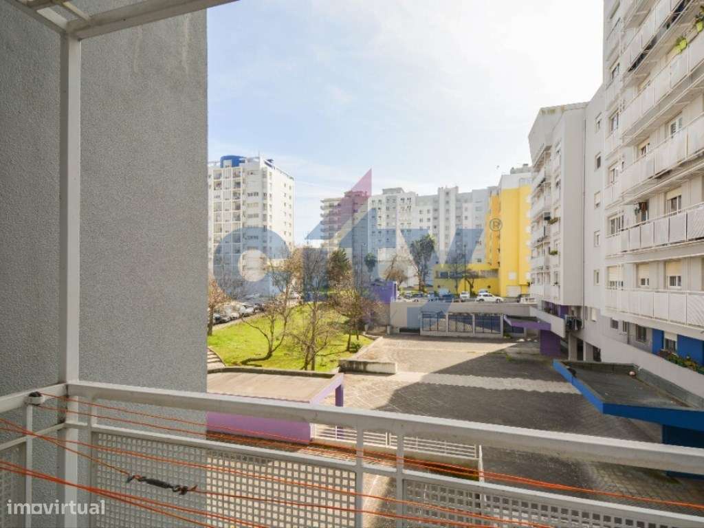 APARTAMENTO T1 COM GARAGEM EM TELHEIRAS JUNTO AO PINGO DOCE-8