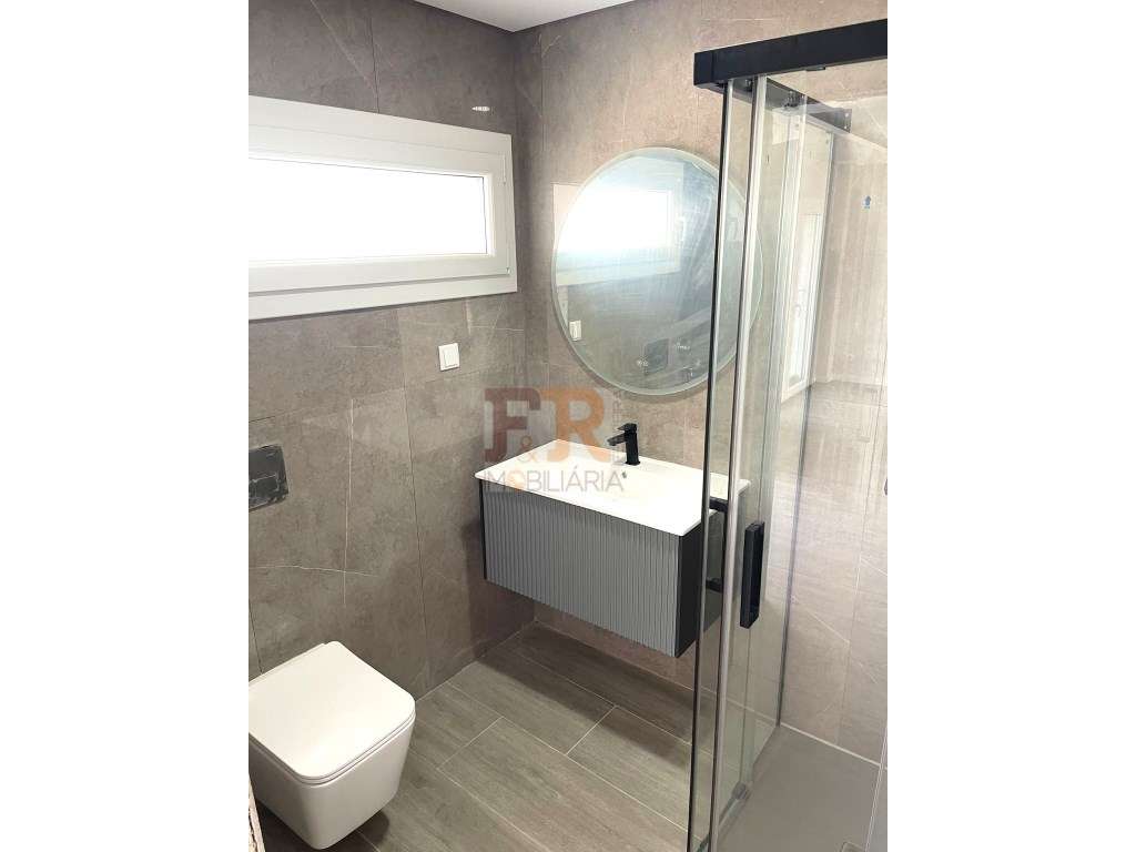 Moradia Banda T4 com Garagem e Piscina Alcochete - Grande imagem: 5/25