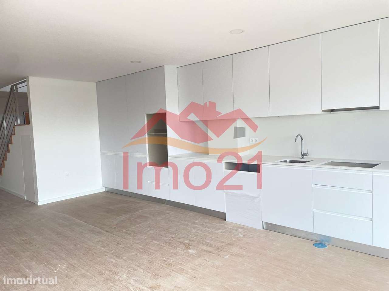 T2 Duplex com Terraço novo em Esgueira-4