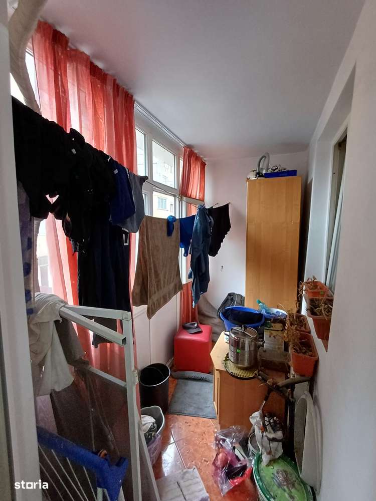 De vanzare apartament 4 camere etajul 1 loc de parcare Pret 75.000 e - Imagine principală: 3/8