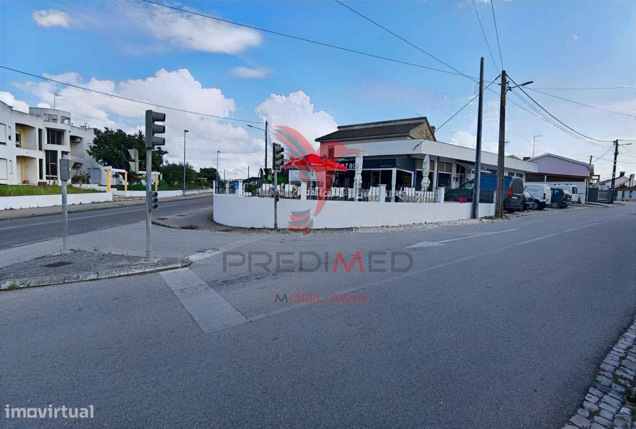 Moradia de tipologia T4 com espaço comercial  Riachos - Torres Novas - Grande imagem: 2/32