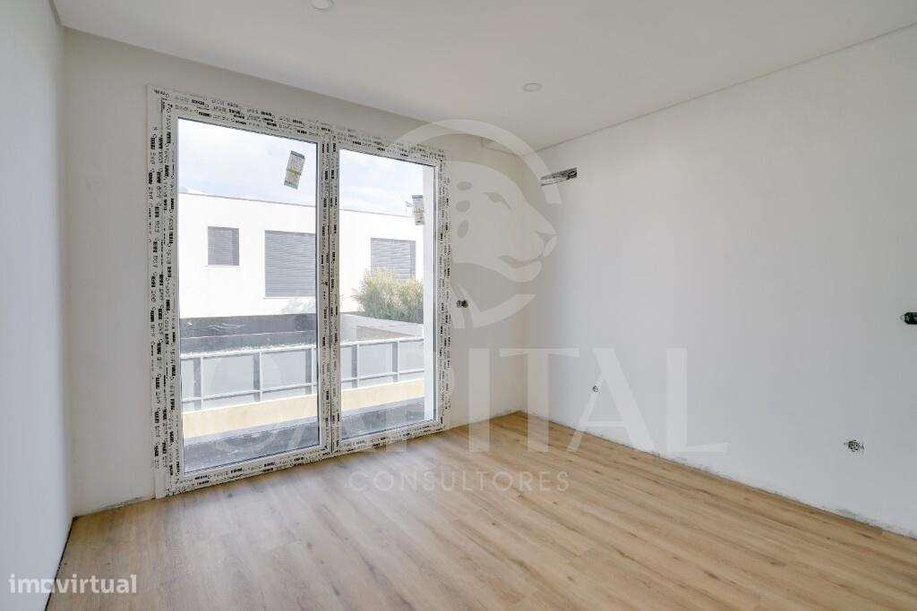 Moradia V3 Isolada com Piscina – Nova – Abrunheira-44