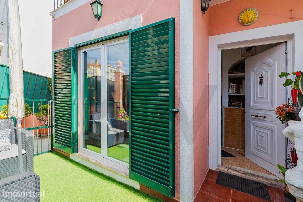 Moradia T3+2 com Piscina e Cave Independente — Quinta do Conde-7