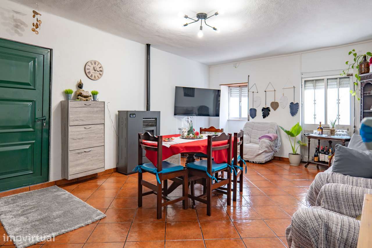 Moradia Renovada com Terraço e Vista Campo em Lamarosa-31