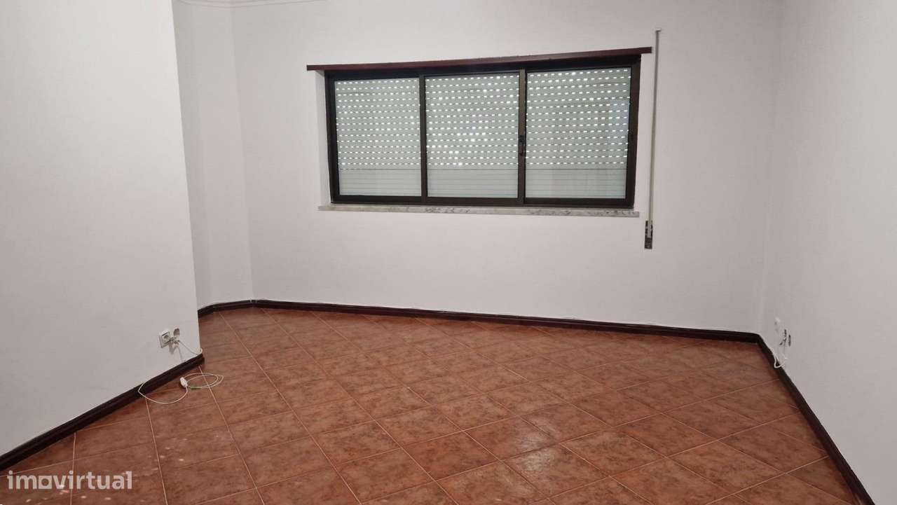 Excelente apartamento T2 Vale do Cobro-7