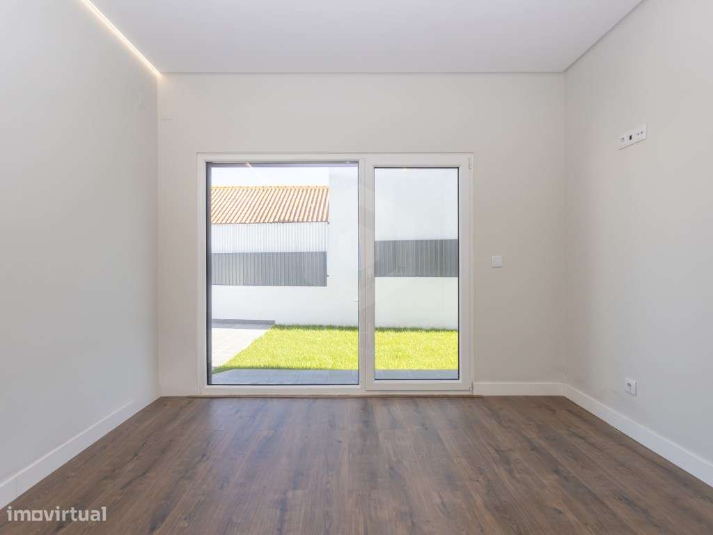 Moradia isolada T5 acabamentos Premium/ piscina e garagem-19