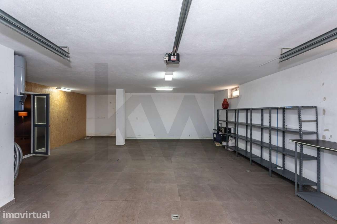 Moradia Isolada T4 Moderna no Algueirão: 311m2, Sala de Cinema, Garage-43