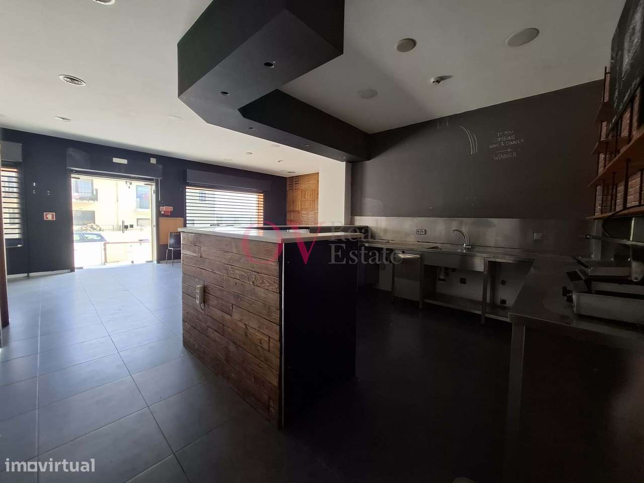 Loja Rés-do-chão, com esplanada, 1ª linha da Praia do Marreco em prédi-8