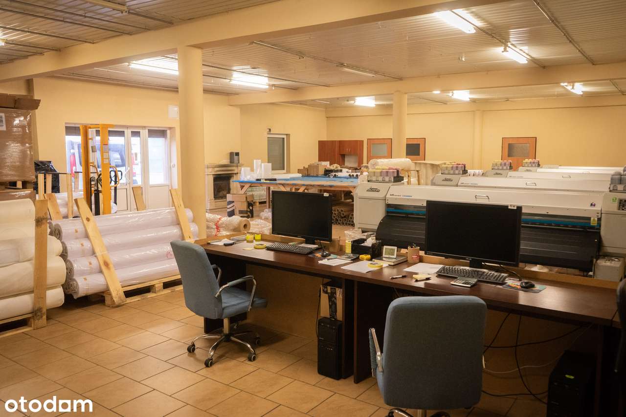 Przestrzenna hala przy ul. Podolskiej-8