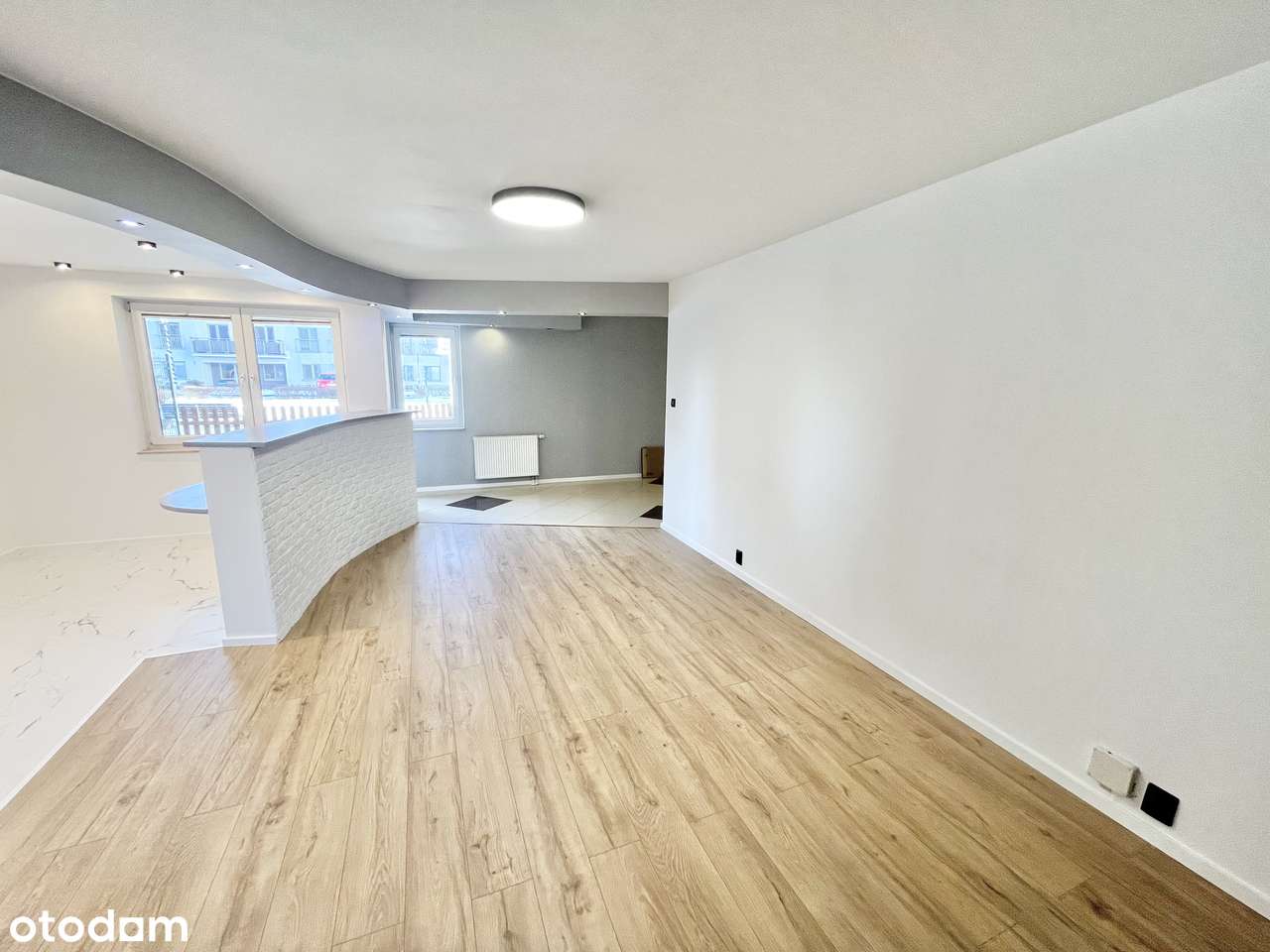 REZERWACJA! Po Odświeżeniu! Ogródek! Przestronne! Garaż!-3