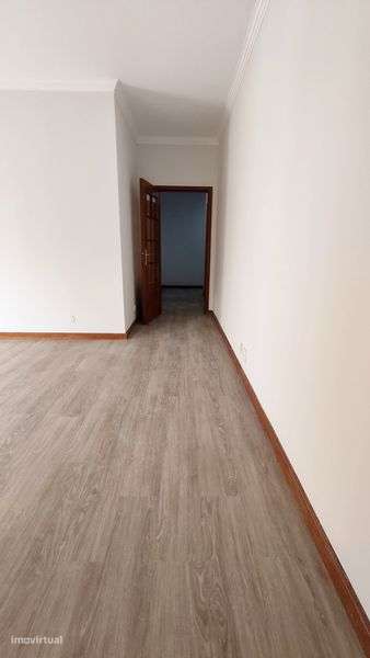 Vendo T1 Centro de Canelas - Grande imagem: 4/8