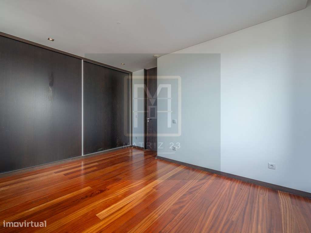 MORADIA T4+1 | 2 TERRAÇOS | LOGRADOURO | GARAGEM | PORTO-43