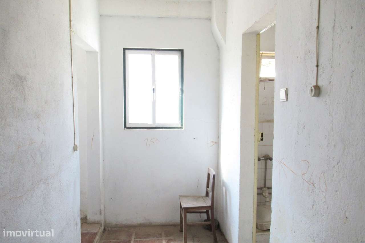 MORADIA V1, 2 GARAGENS E LOGRADOURO.-12