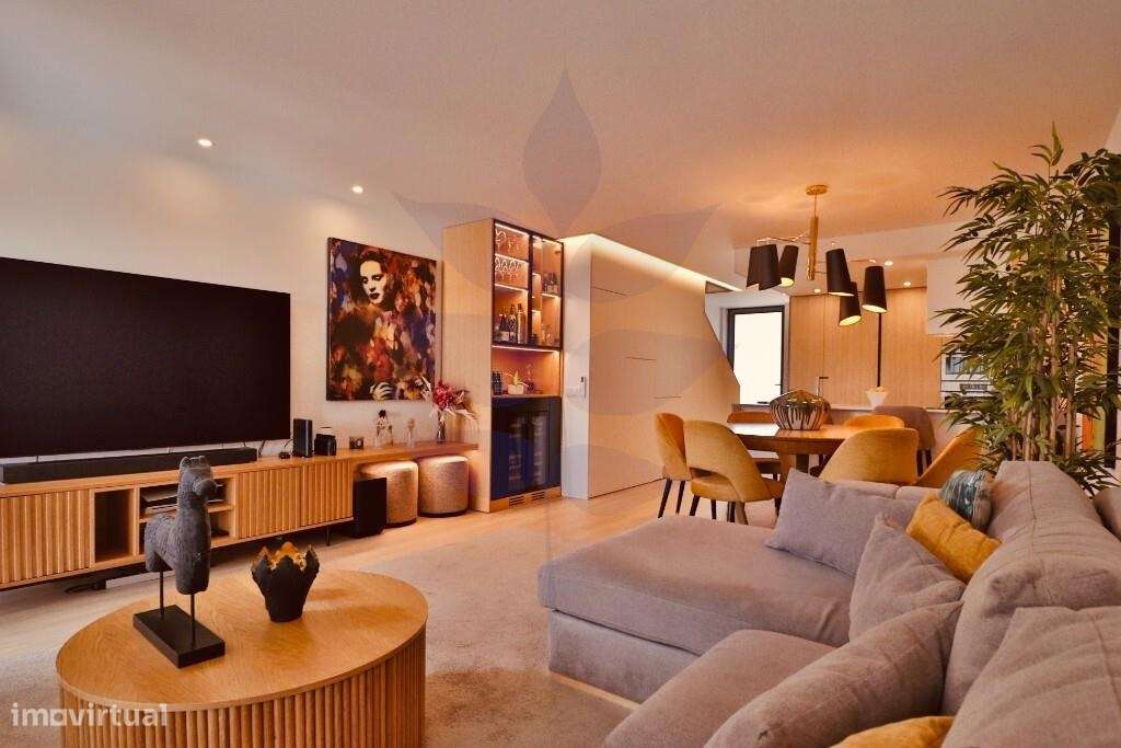 Vende-se T3 Duplex - Condominio Fechado - Como Novo - Empreendimento V-12