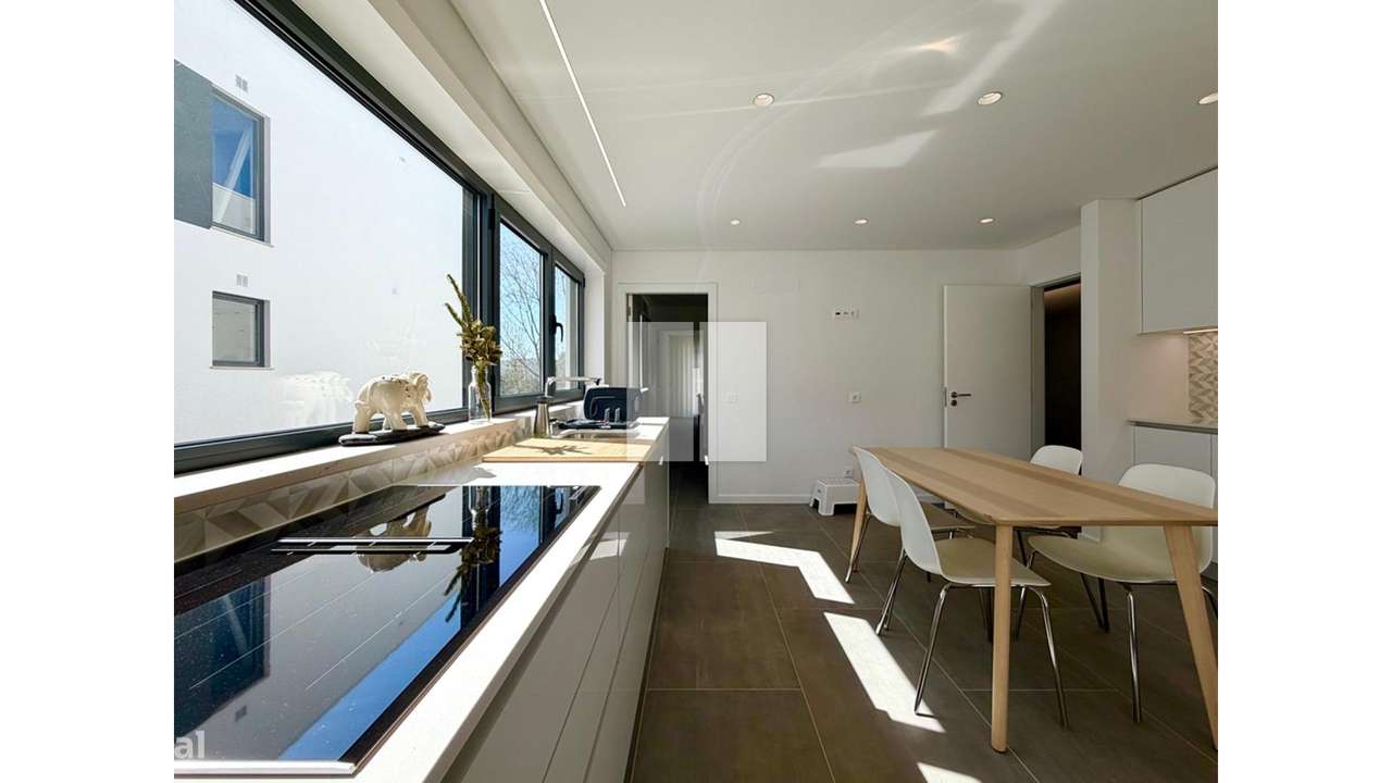 Moradia T4 Nova e Completa-8