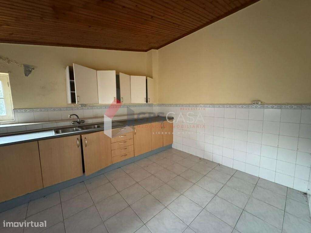 Moradia T3 com espaço exterior a poucos minutos do centro de Angra do-19