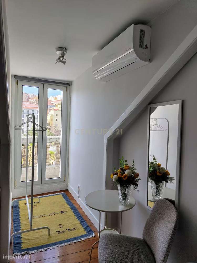 Apartamento T2 à venda na Rua da Mouraria-15