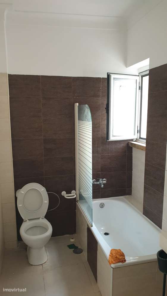 T3 bom,  renovado em frente aos Bombeiros Amadora - Grande imagem: 3/13