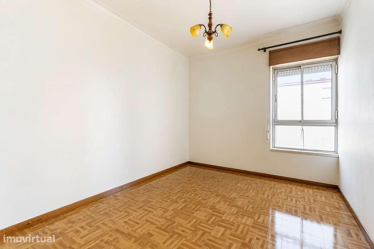 Apartamento T3 Duplex para remodelar em Alverca-19