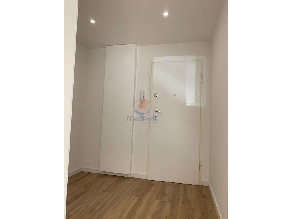 Apartamento T3 totalmente remodelado | Amadora-16