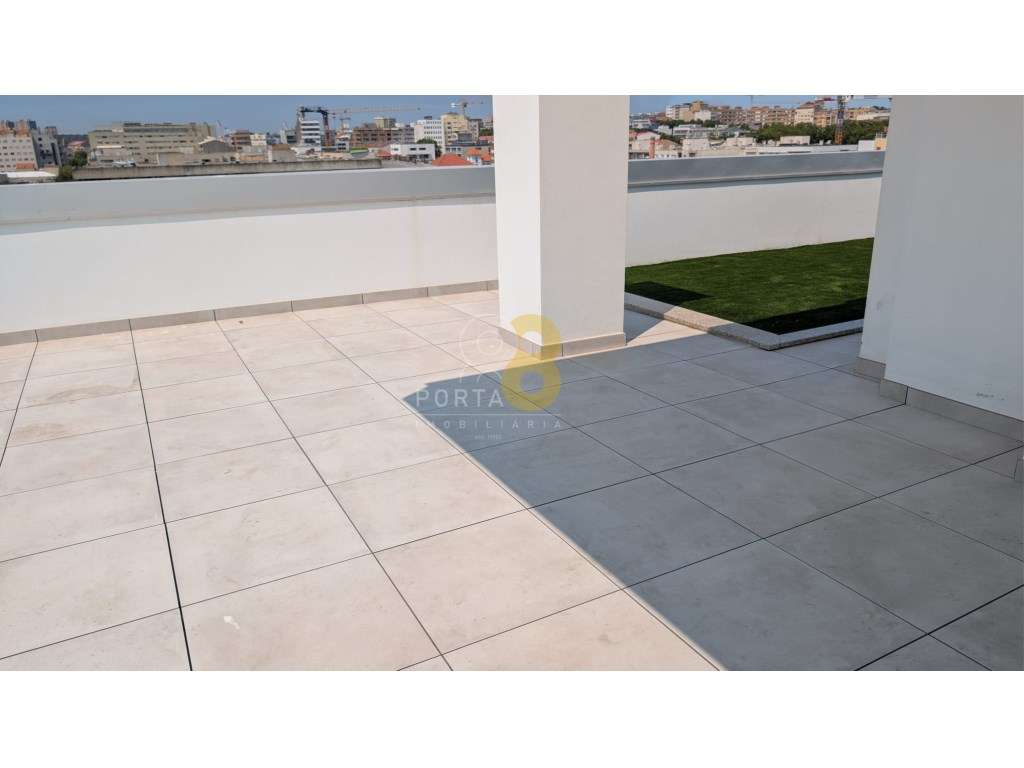 T2 Exclusivo com Terraço de 80 m² | 2 Suites | Piscina e Garagem Box-23