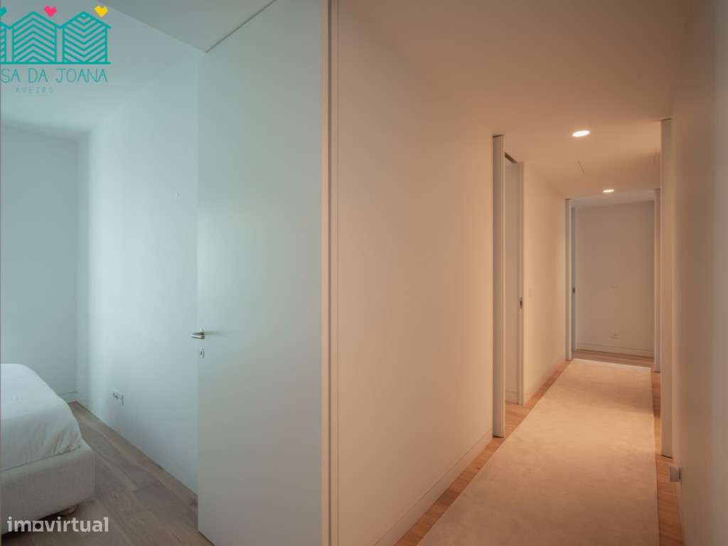 Apartamento T4 com Lugares de Garagem no Centro de Lisboa-42