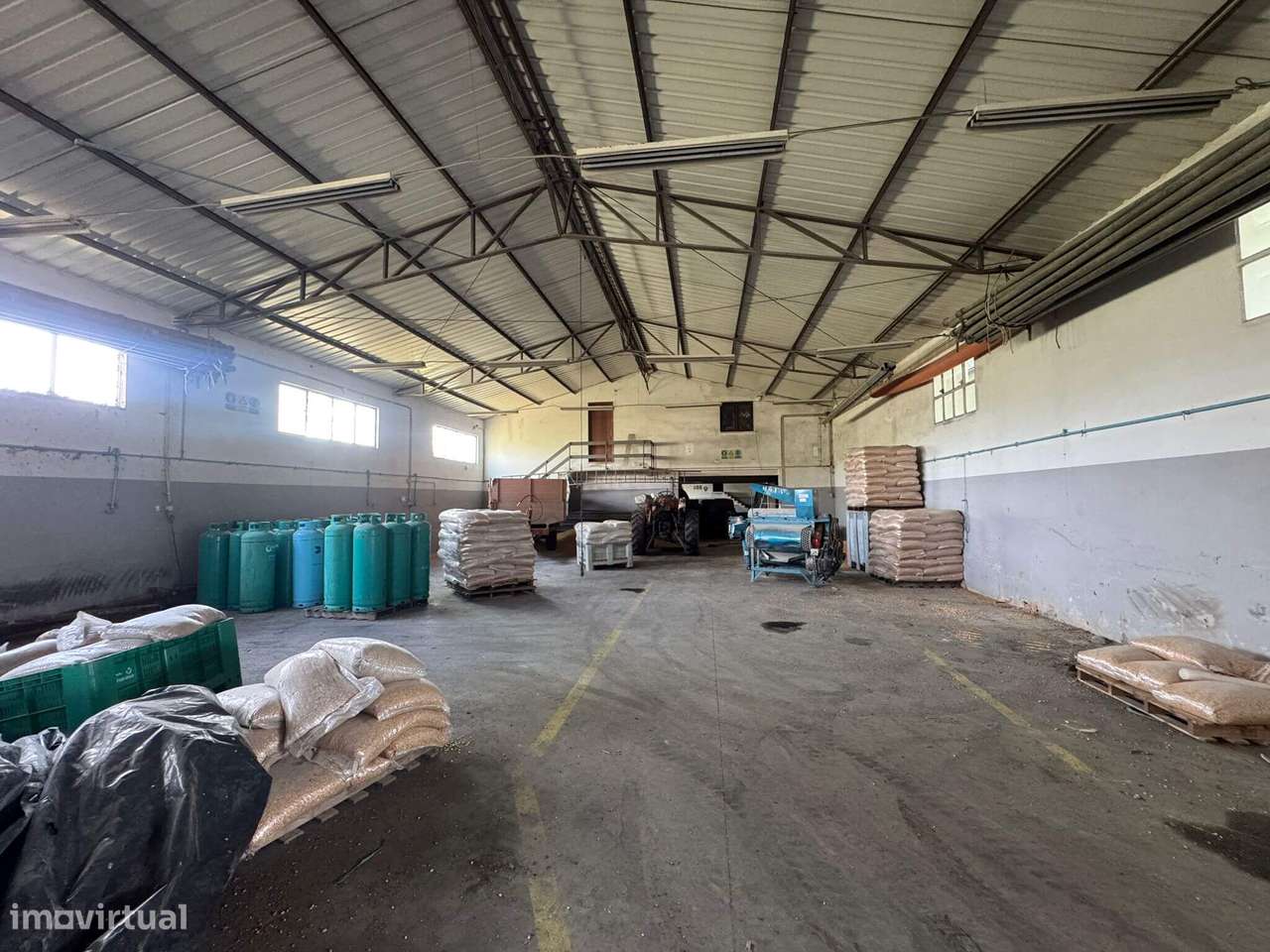 Armazém - 1030m2 cobertos-5