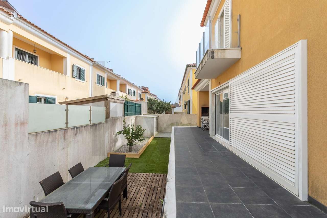 Moradia Isolada T4 Moderna no Algueirão: 311m2, Sala de Cinema, Garage-52